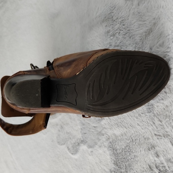 BORN CONCEPT B.O.C heeled size 9 brown leather booties - Picture 10 of 13